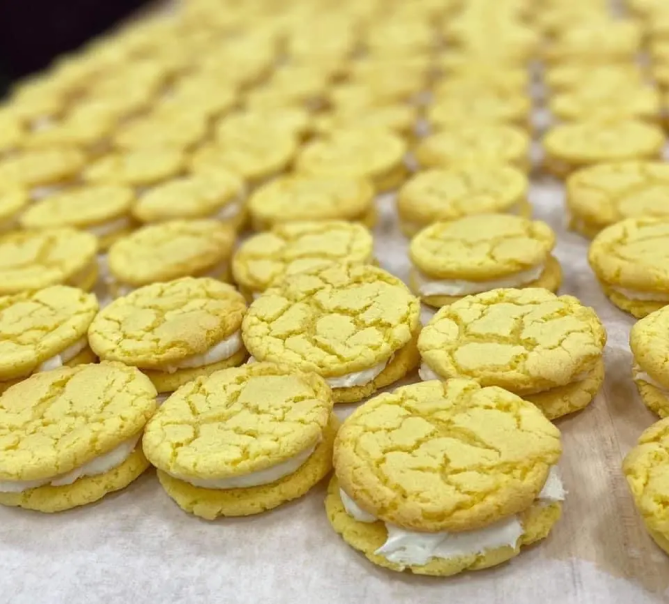 vanilla-cookie-sandwiches (1)