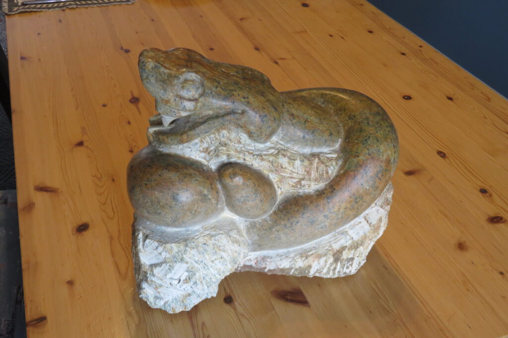 Snake and egg, carved soapstone. Photo: Ada Muser